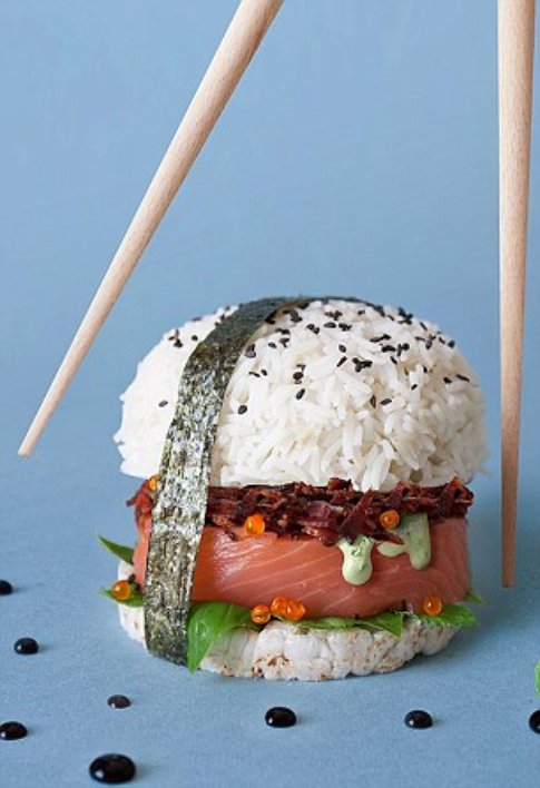 Il Mystery Box è composto da salmone crudo, bacon, riso e altre delizie