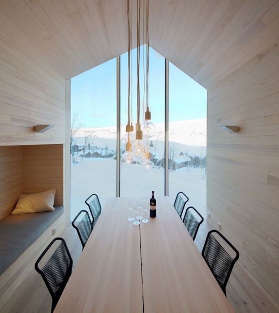 Split View Mountain Lodge. Sala da pranzo con vista