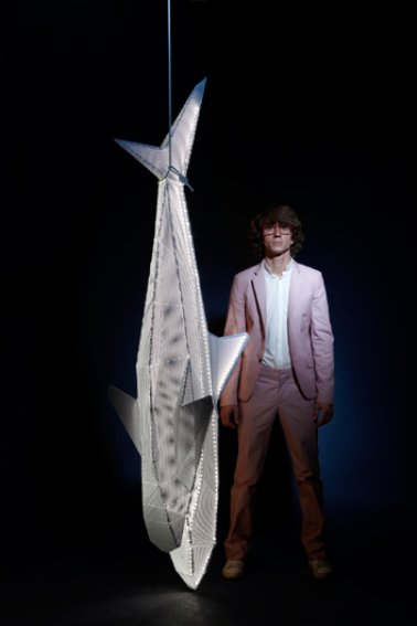 La scultura a squalo di Francis Chabloz