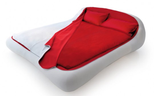 Il letto matrimoniale con la zip