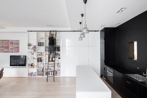 A Parigi un atelier ristrutturato in appartamento moderno