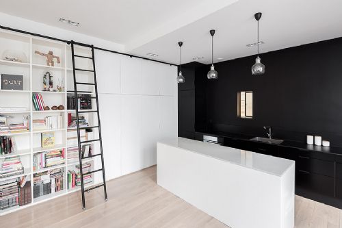 Un atelier ristrutturato in appartamento moderno, nel cuore di Parigi