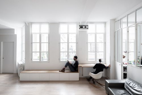 A Parigi un atelier ristrutturato in appartamento moderno