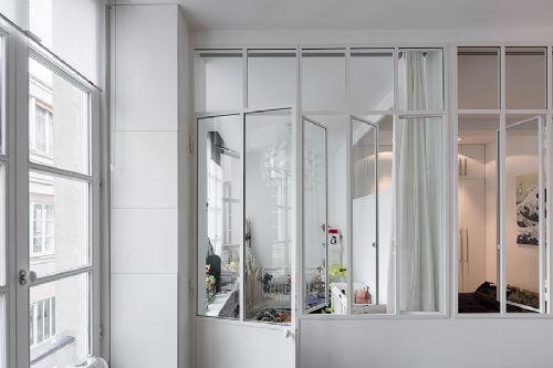 A Parigi un atelier ristrutturato in appartamento moderno