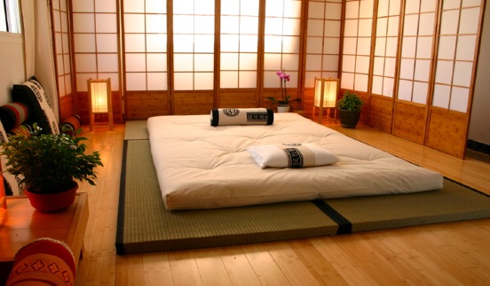Letto futon con cuscini giapponesi
