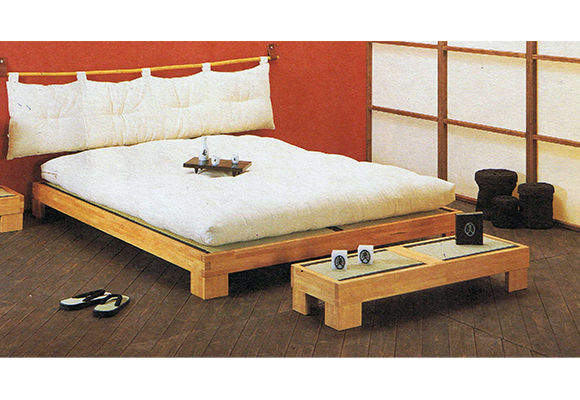 Letto basso e con legno povero