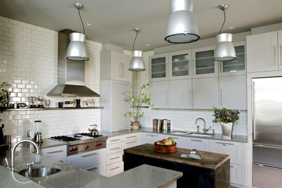 Blocks firefighting and industrial kitchen ceiling in the kitchen with ...