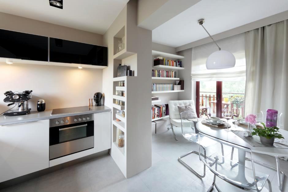 Open kitchen with transparent cantilever chairs at the 
