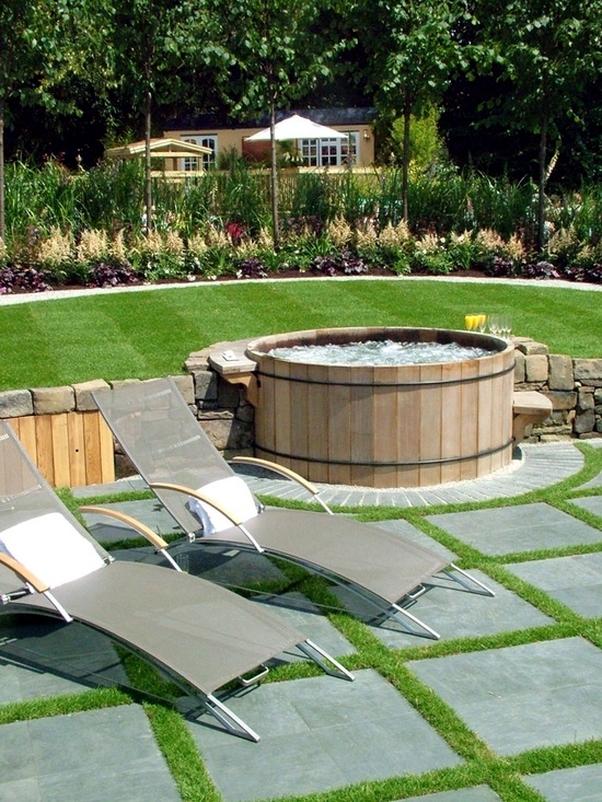 Install the hot tub in the garden â€